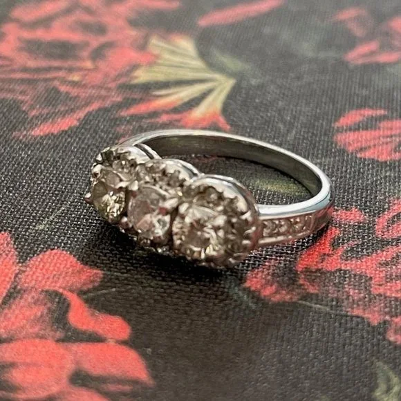 Antique 18kt White Gold 3 Stone Diamond Ring 1.25tcw - Picture 2 of 8
